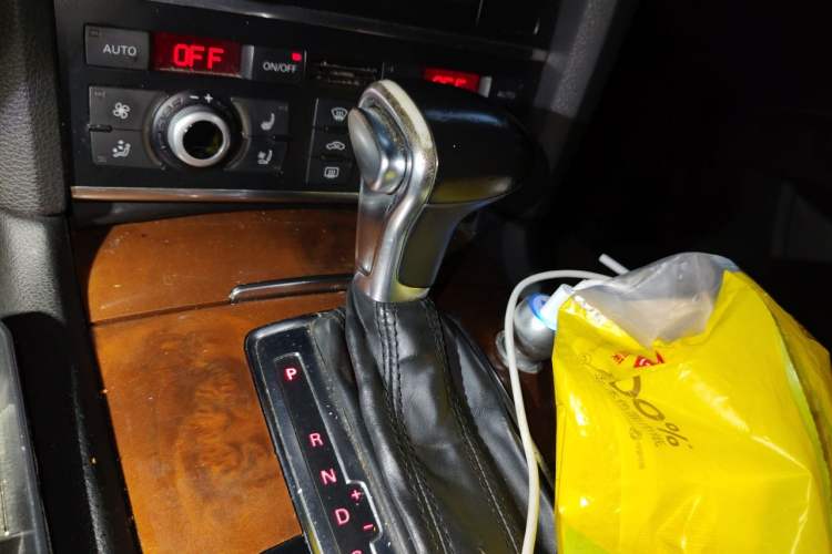 Used Audi Q7 2013 35 TFSI Ambition Edition Gear Lever
