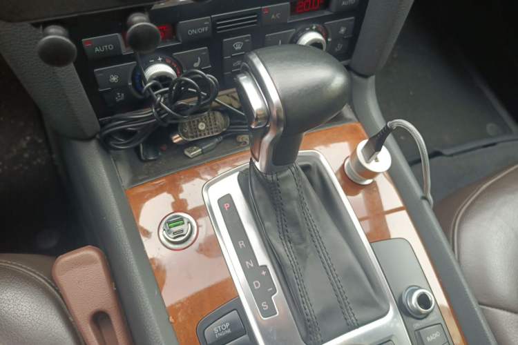 Used Audi Q7  Gear Lever