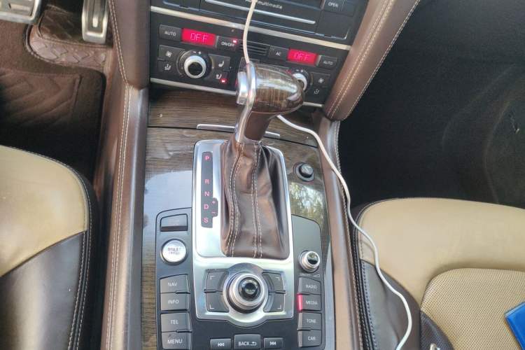 Used Audi Q7 2013 35 TFSI Exclusive Edition Gear Lever