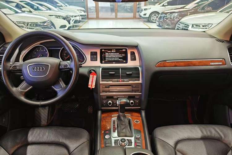 Used Audi Q7 2013 35 TFSI Ambition Edition Interior 1