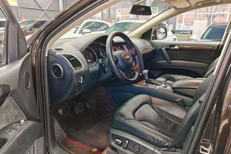 Used Audi Q7 2013 35 TFSI Ambition Edition Interior 2