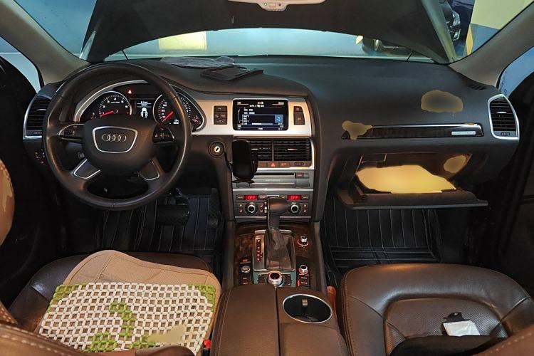 Used Audi Q7 2013 35 TFSI Technology Edition Interior 2