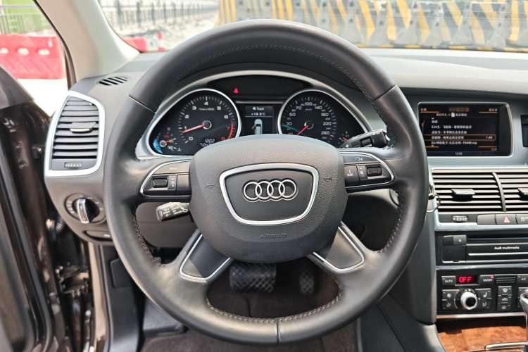 Used Audi Q7 2013 35 TFSI Ambition Edition Interior 2