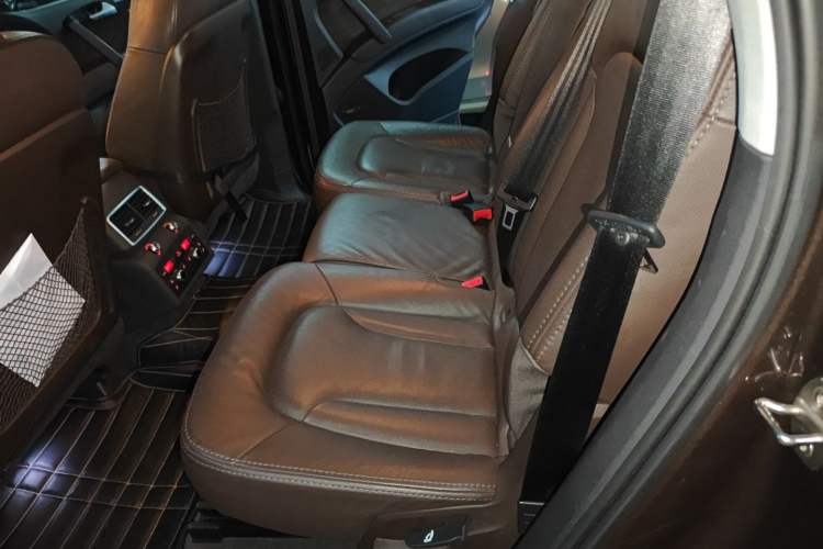 Used Audi Q7 2013 35 TFSI Technology Edition Interior 4