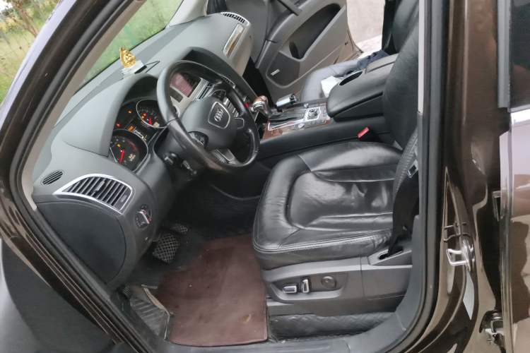 Used Audi Q7 2013 35 TFSI Comfort Model Left Front Seat