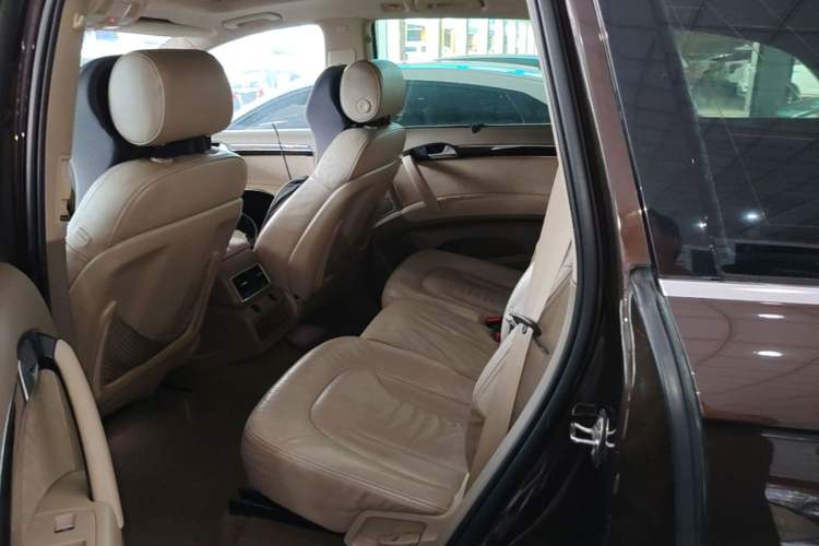 Used Audi Q7 2013 35 TFSI Ambition Edition Left Rear Seat