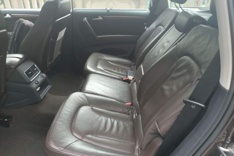 Used Audi Q7 2013 35 TFSI Ambition Edition Left Rear Seat