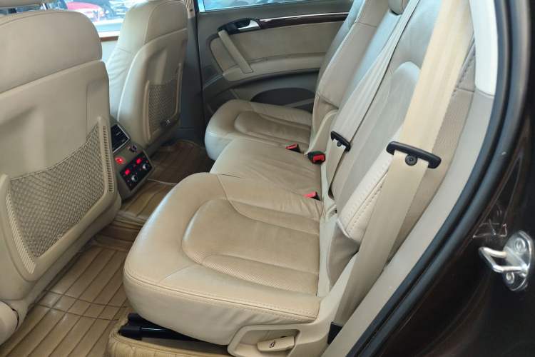 Used Audi Q7 2013 35 TFSI Technology Edition Left Rear Seat
