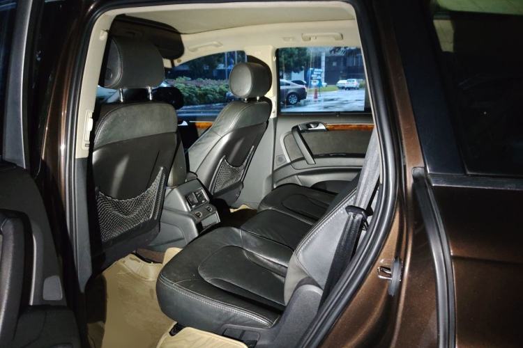Used Audi Q7 2013 35 TFSI Ambition Edition Left Rear Seat