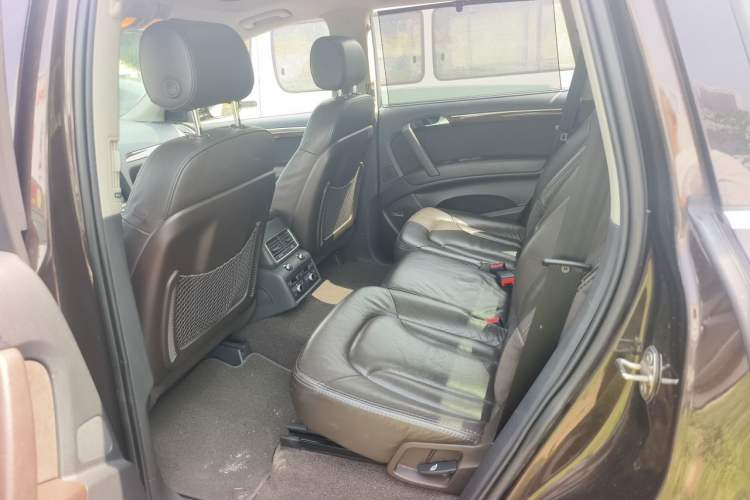 Used Audi Q7 2013 35 TFSI Comfort Model Left Rear Seat