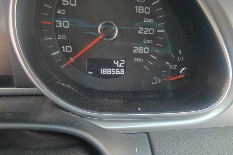 Used Audi Q7 2013 35 TFSI Ambition Edition Odometer Close Up