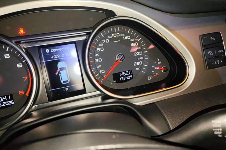 Used Audi Q7 2013 35 TFSI Ambition Edition Odometer Close Up