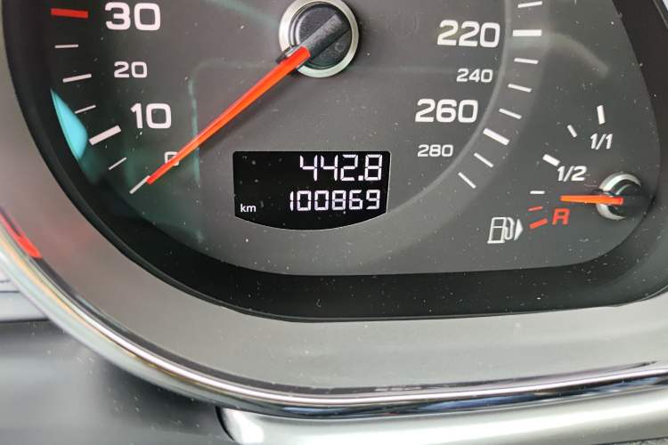 Used Audi Q7 2013 35 TFSI Technology Edition Odometer Close Up