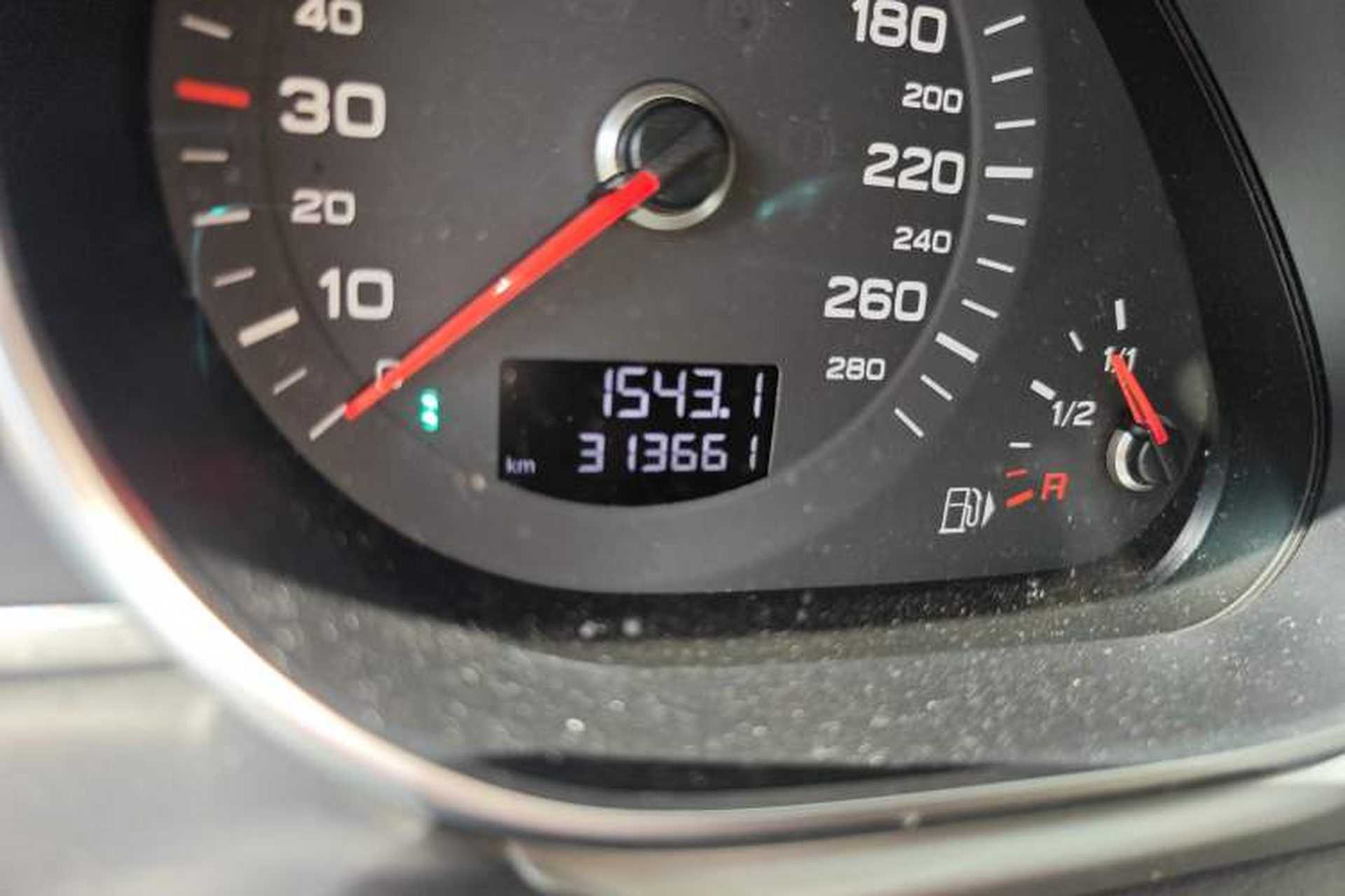 Used Audi Q7 2013 35 TFSI Technology Edition Odometer Close Up