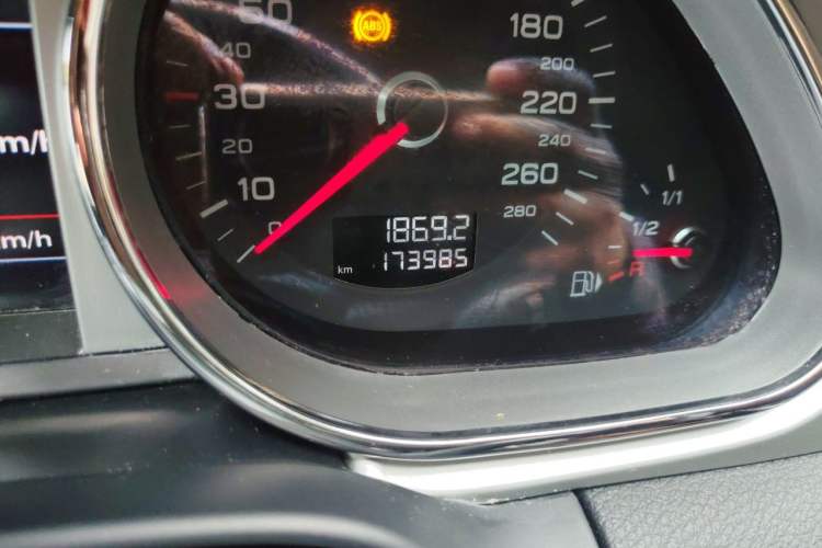 Used Audi Q7 2013 35 TFSI Ambition Edition Odometer Close Up