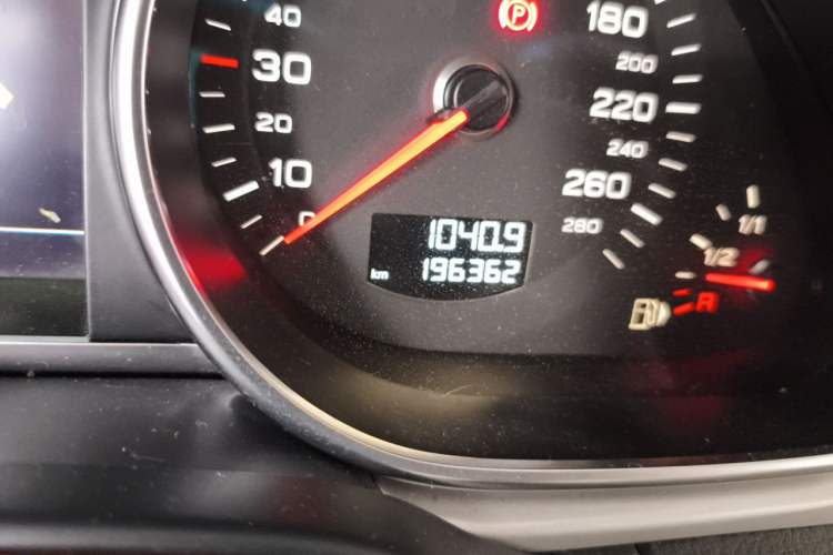 Used Audi Q7 2013 35 TFSI Ambition Edition Odometer Close Up