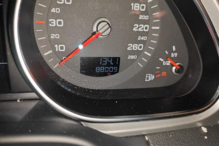 Used Audi Q7 2013 35 TFSI Technology Edition Odometer Close Up