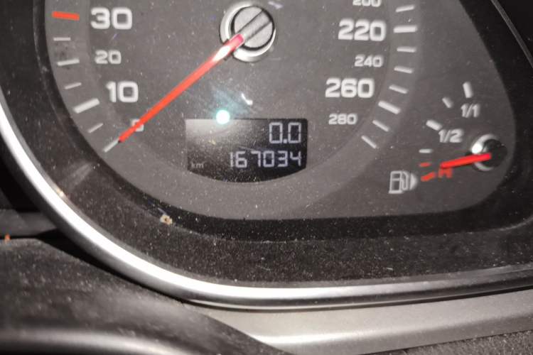Used Audi Q7 2013 35 TDI Leading Model Odometer Close Up