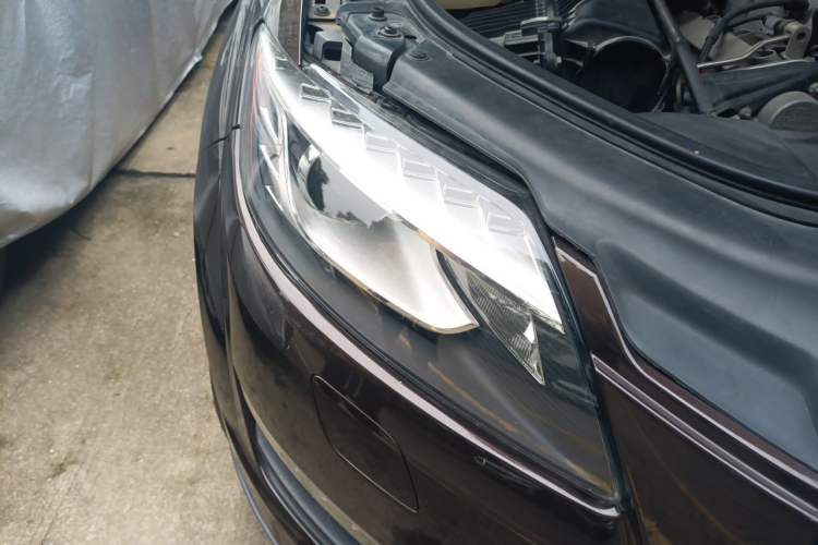 Used Audi Q7  Right Front Headlight
