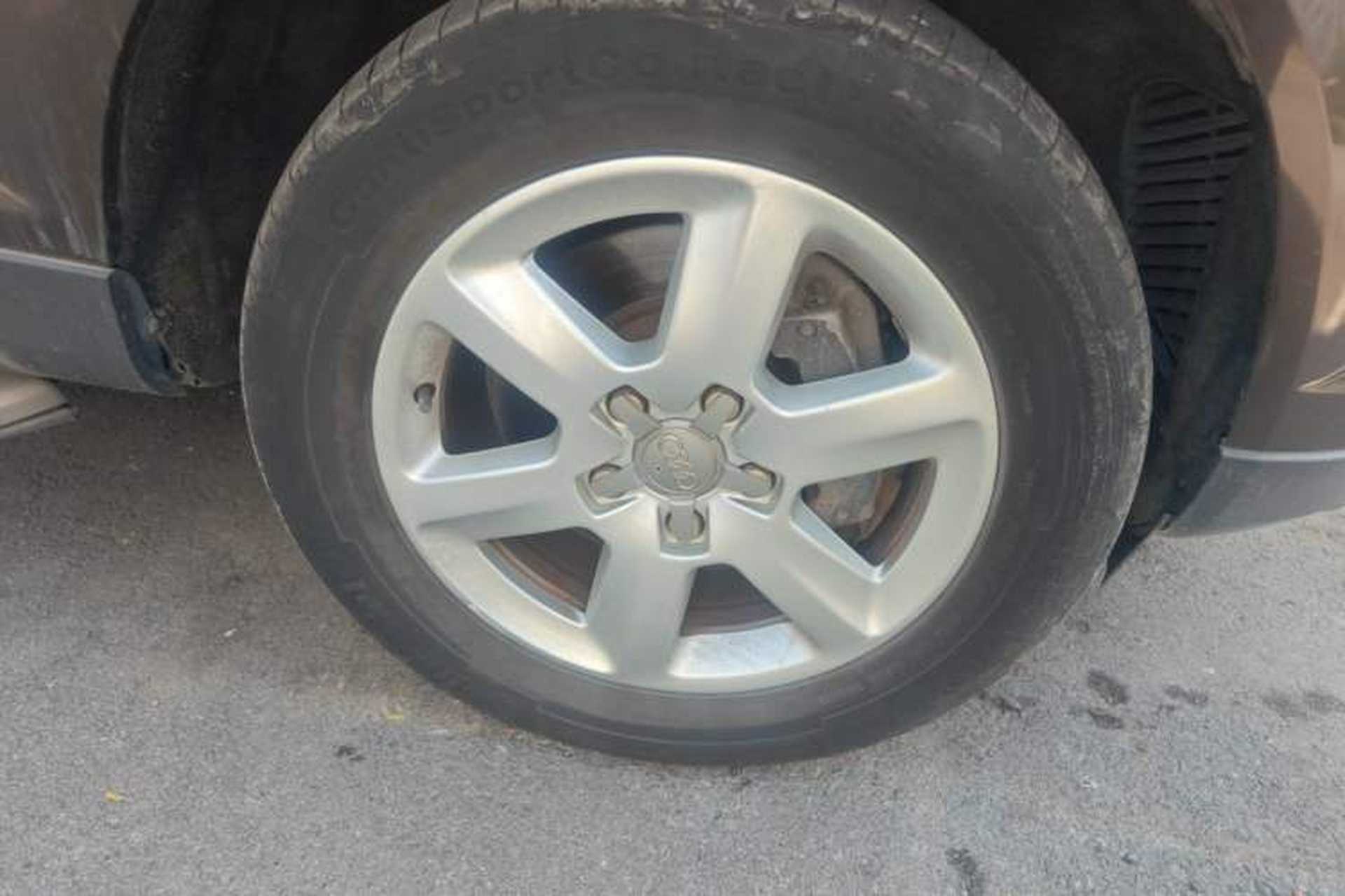 Used Audi Q7 2013 35 TFSI Ambition Edition Right Front Wheel Hub