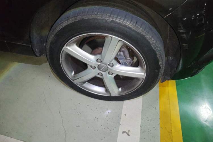 Used Audi Q7 2013 35 TFSI Ambition Edition Right Front Wheel Hub