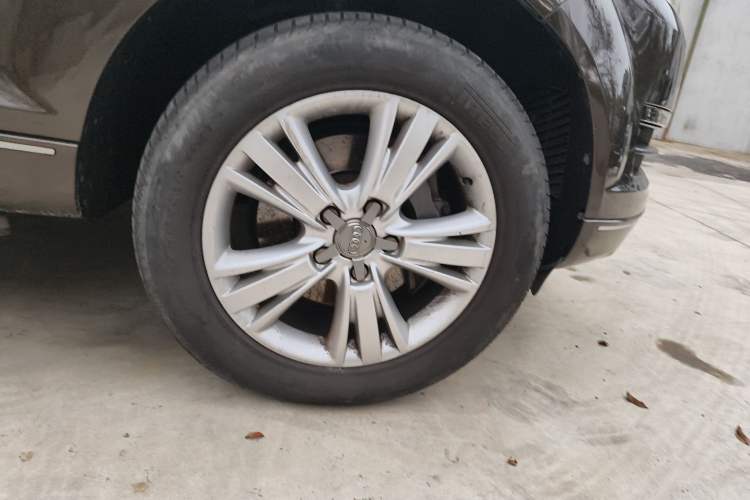 Used Audi Q7 2013 35 TFSI Comfort Model Right Front Wheel Hub