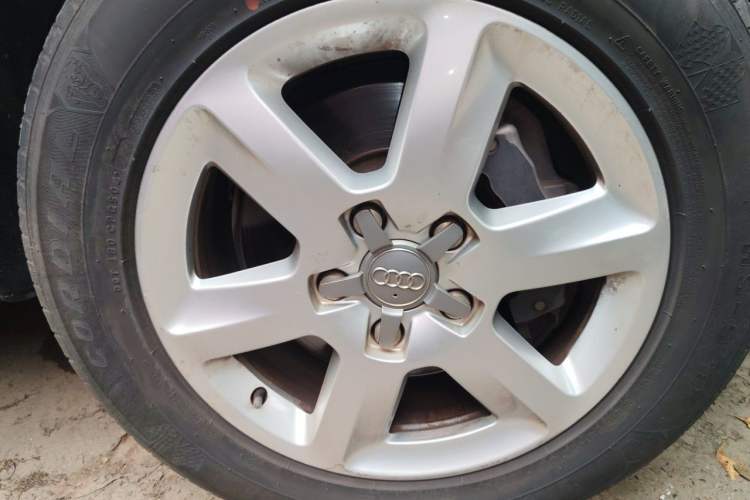 Used Audi Q7 2013 35 TFSI Ambition Edition Right Front Wheel Hub