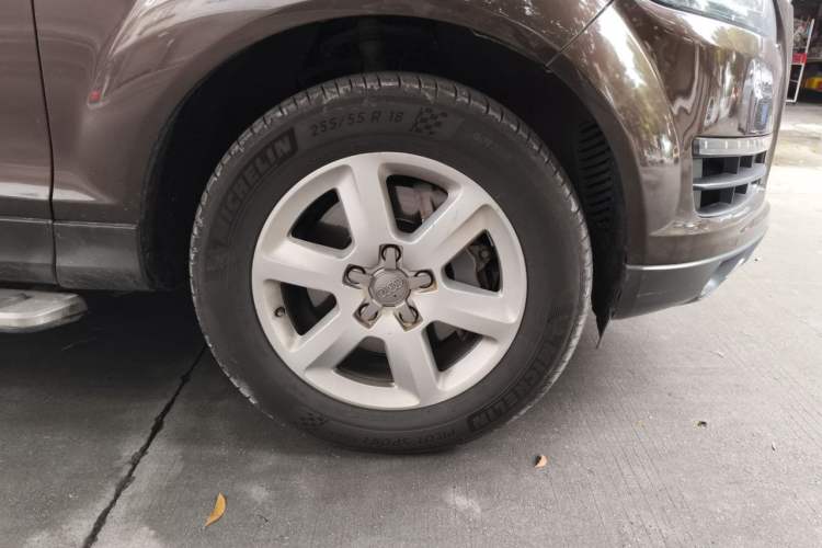 Used Audi Q7 2013 35 TFSI Ambition Edition Right Front Wheel Hub