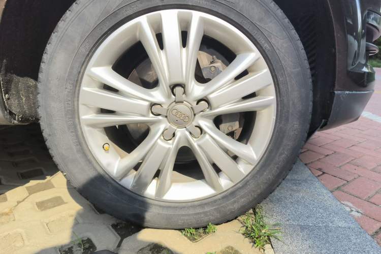 Used Audi Q7 2013 35 TDI Leading Model Right Front Wheel Hub