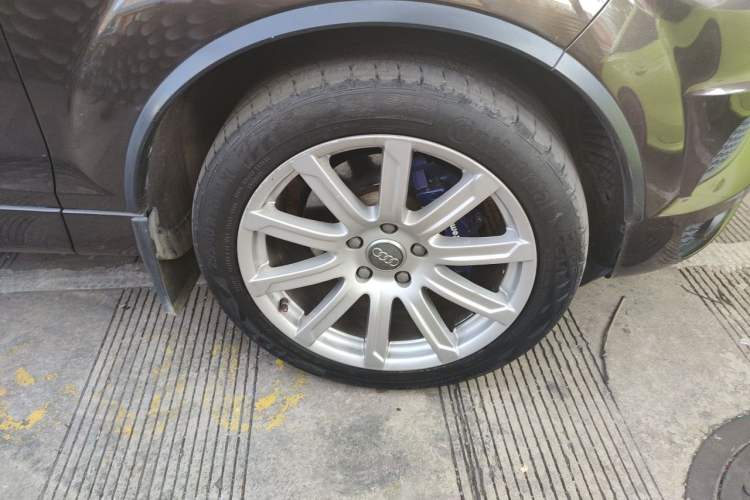 Used Audi Q7 2013 35 TFSI Exclusive Edition Right Front Wheel Hub