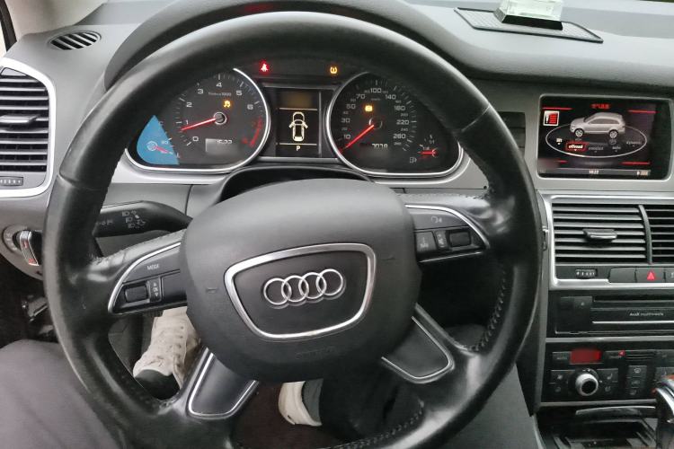 Used Audi Q7 2013 35 TFSI Comfort Model Steering Wheel