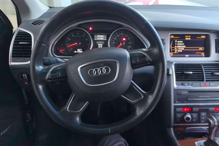 Used Audi Q7 2013 40 TFSI Technology Edition Steering Wheel