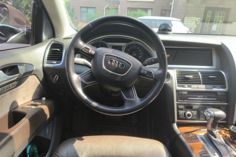Used Audi Q7 2013 35 TDI Leading Model Steering Wheel