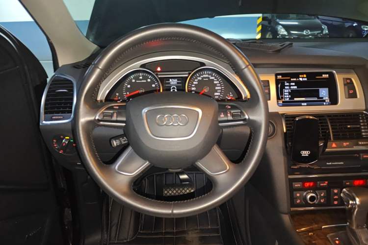 Used Audi Q7 2013 35 TFSI Technology Edition Steering Wheel