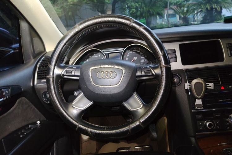 Used Audi Q7 2013 35 TFSI Ambition Edition Steering Wheel