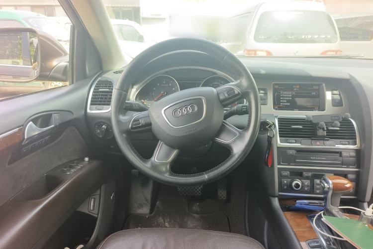 Used Audi Q7 2013 35 TFSI Comfort Model Steering Wheel