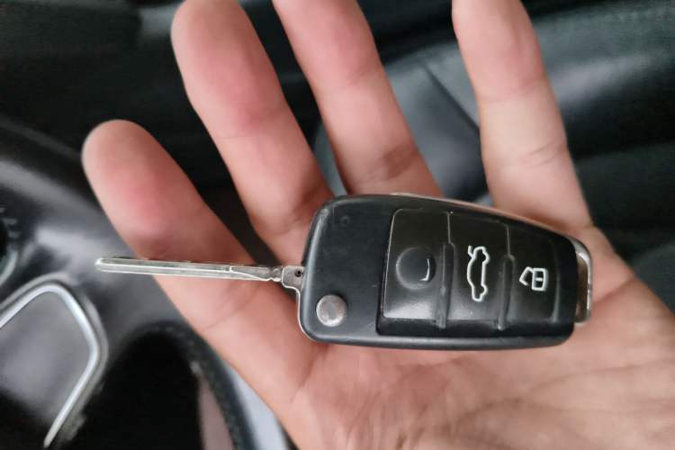 Used Audi Q7 2013 35 TFSI Comfort Model Vehicle Key