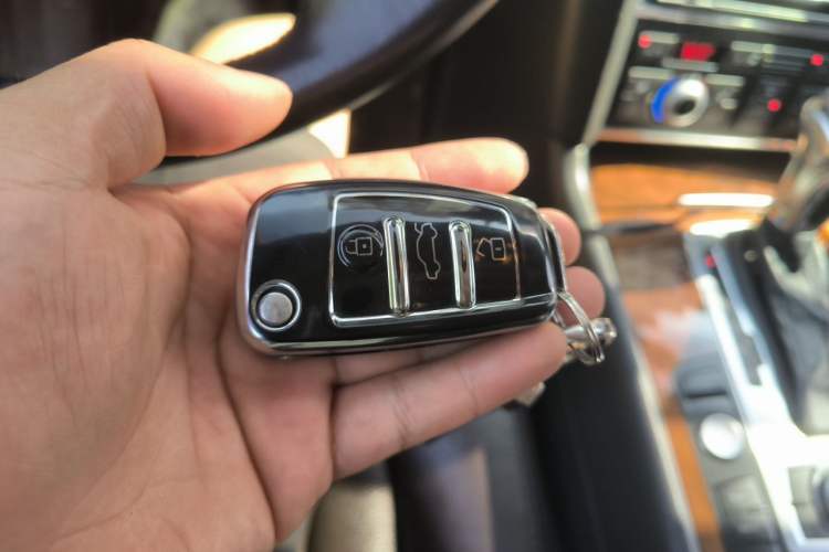 Used Audi Q7 2013 35 TDI Leading Model Vehicle Key