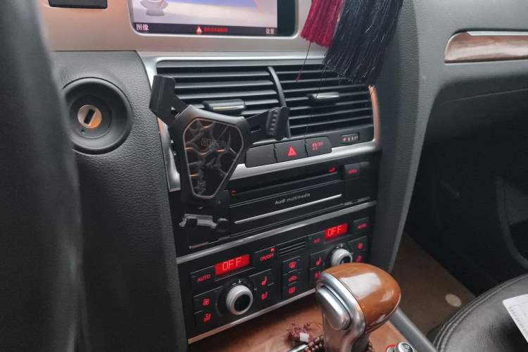 Used Audi Q7  Audio And AC Panel