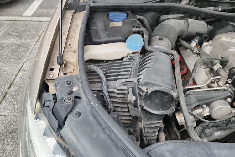 Used Audi Q7  Engine Bay Right