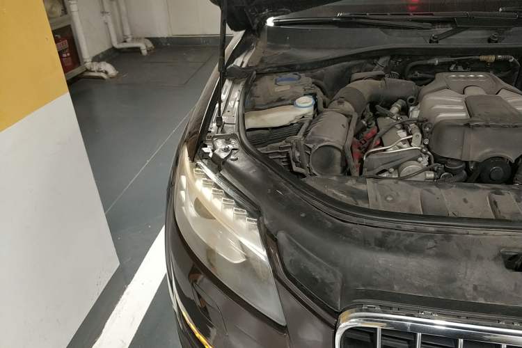 Used Audi Q7 2013 35 TFSI Technology Edition Engine Bay Right