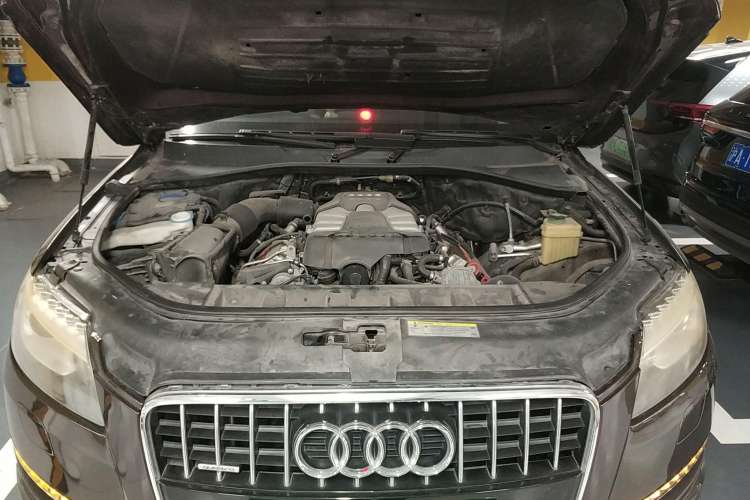Used Audi Q7 2013 35 TFSI Technology Edition Engine Bay
