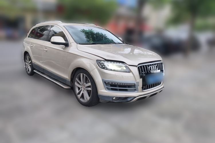 Used Audi Q7  Front Right 45 Deg