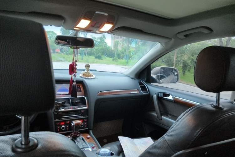 Used Audi Q7  Headliner
