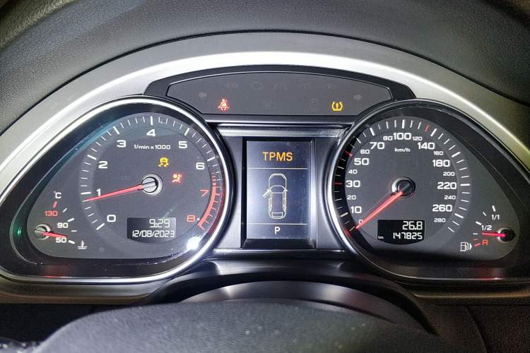 Used Audi Q7 2013 35 TFSI Technology Edition Instrument Cluster