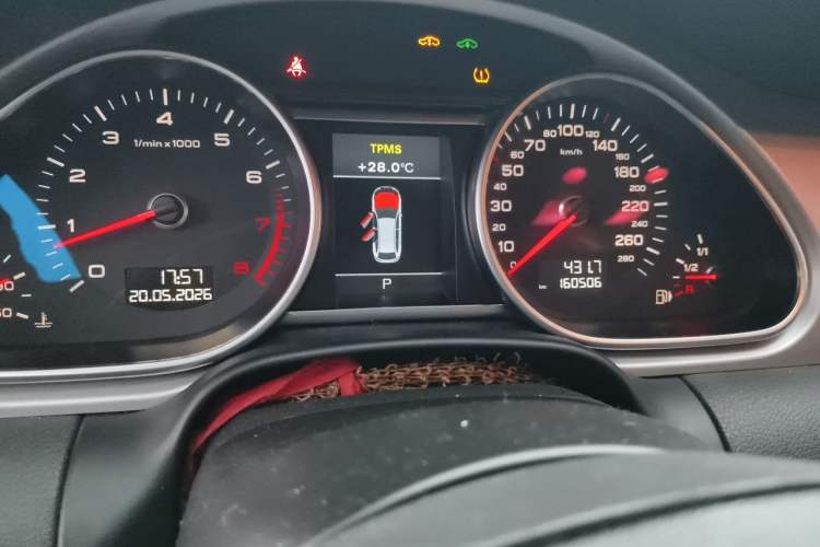 Used Audi Q7  Odometer Close Up