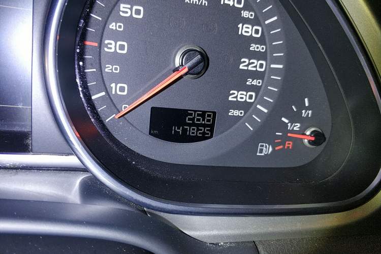 Used Audi Q7 2013 35 TFSI Technology Edition Odometer Close Up