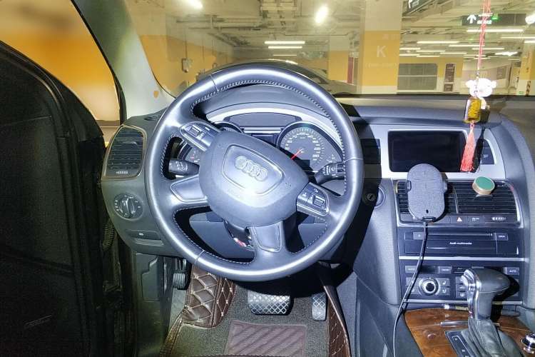 Used Audi Q7 2013 35 TFSI Technology Edition Steering Wheel