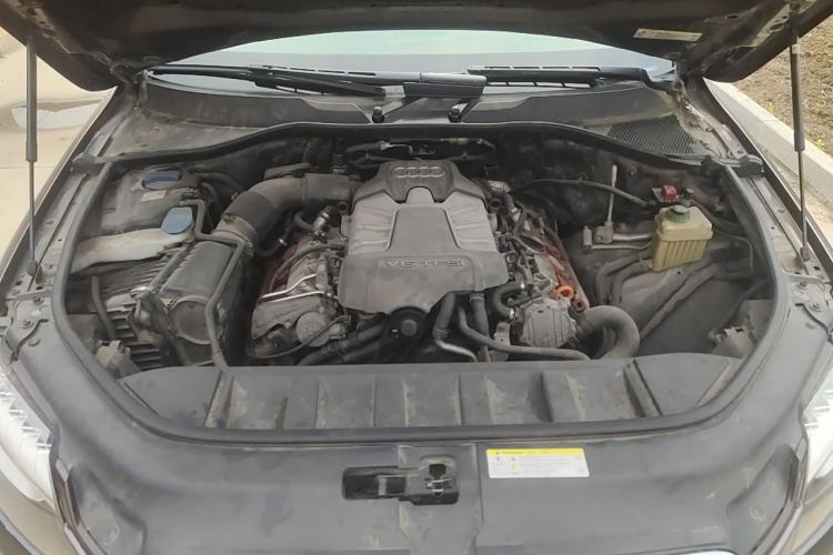 Used Audi Q7 2013 35 TFSI Technology Edition Engine Bay