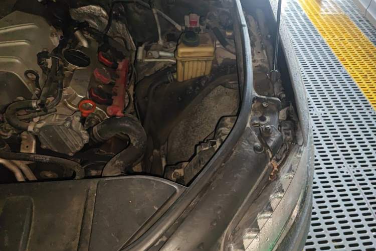 Used Audi Q7 2013 40 TFSI Comfort Edition Engine Bay Left